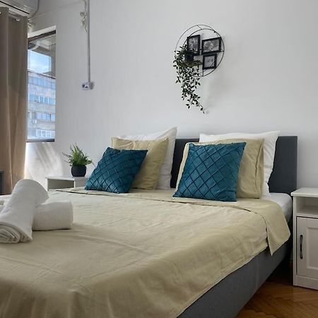 2 Bedroom Apartment With Terrace In City Center 布加勒斯特 外观 照片