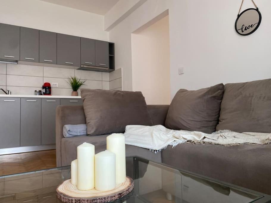 2 Bedroom Apartment With Terrace In City Center 布加勒斯特 外观 照片