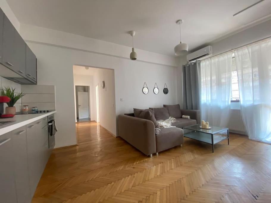 2 Bedroom Apartment With Terrace In City Center 布加勒斯特 外观 照片