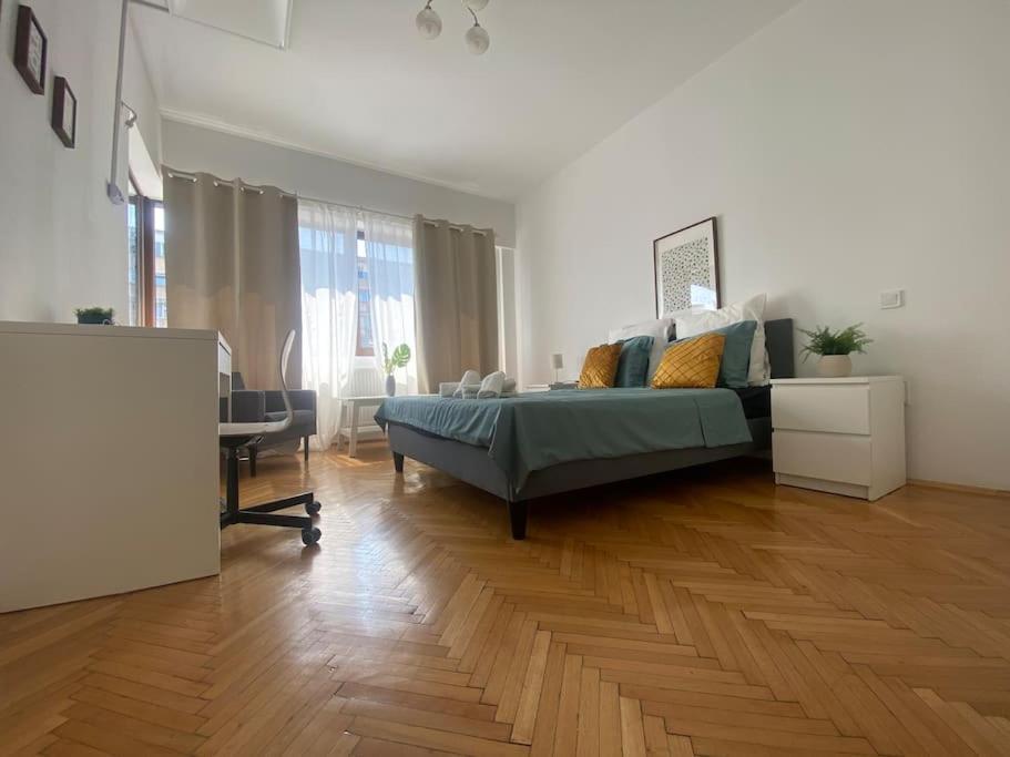 2 Bedroom Apartment With Terrace In City Center 布加勒斯特 外观 照片